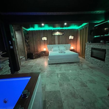 Le Lodge des Charmes 5 étoiles Leves Extérieur photo