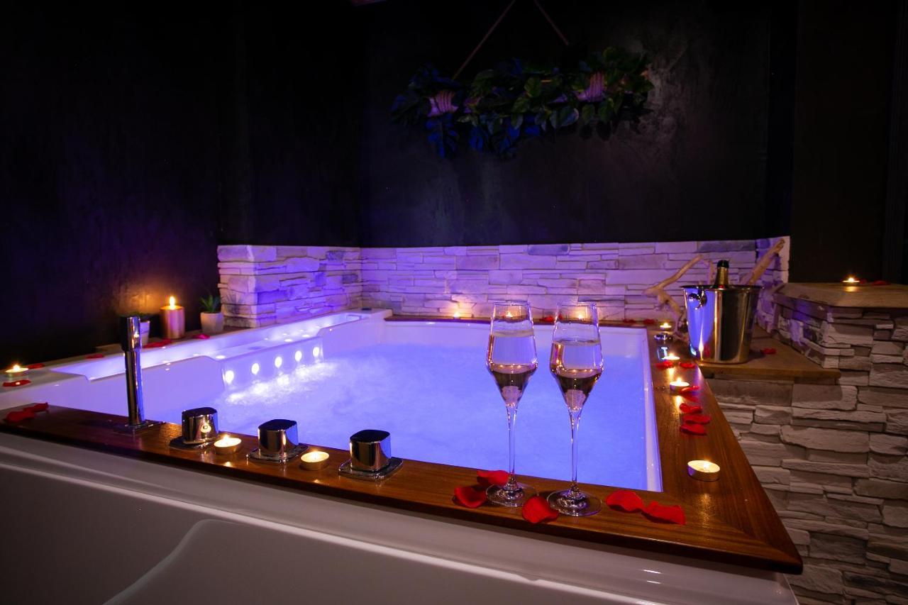 Le Lodge des Charmes 5 étoiles Leves Extérieur photo