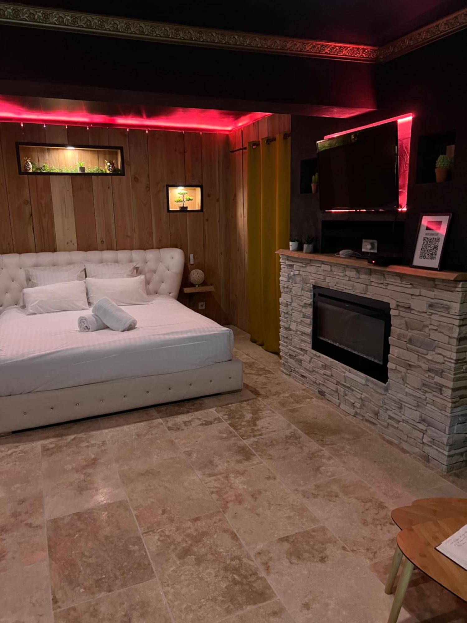 Le Lodge des Charmes 5 étoiles Leves Extérieur photo