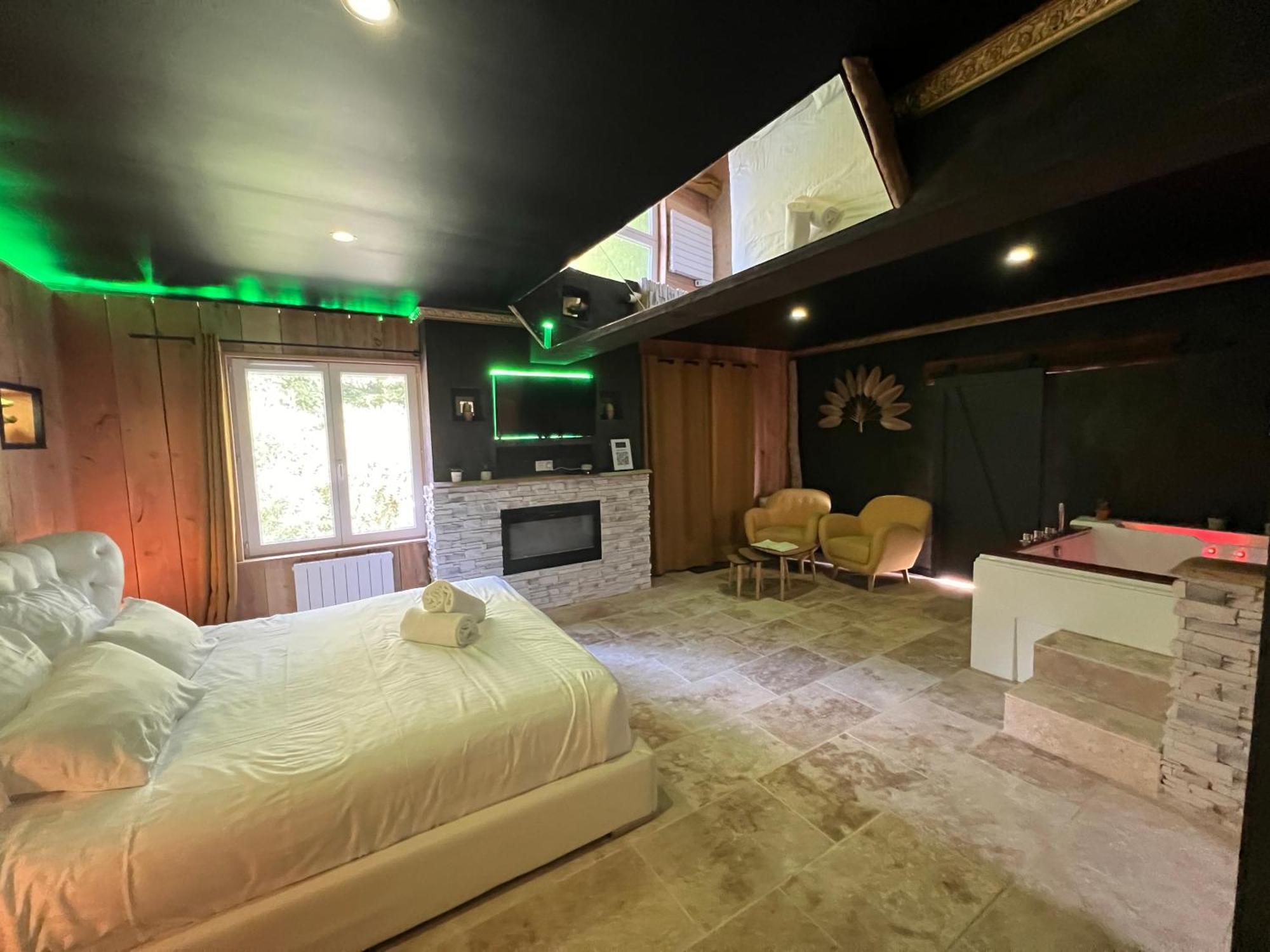 Le Lodge des Charmes 5 étoiles Leves Extérieur photo