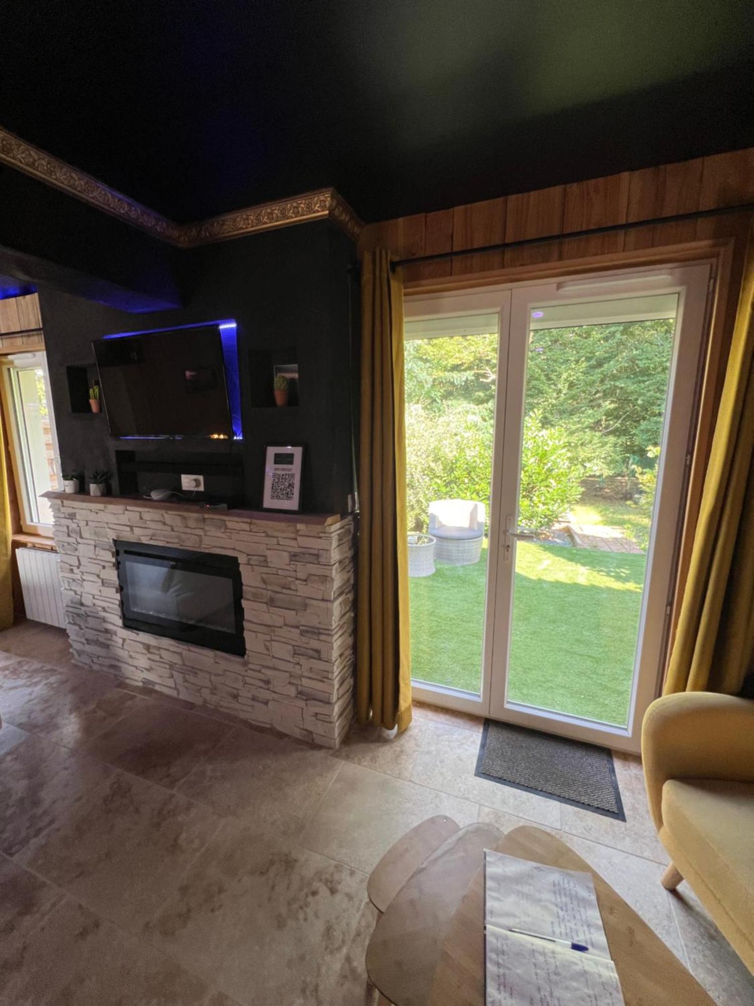 Le Lodge des Charmes 5 étoiles Leves Extérieur photo