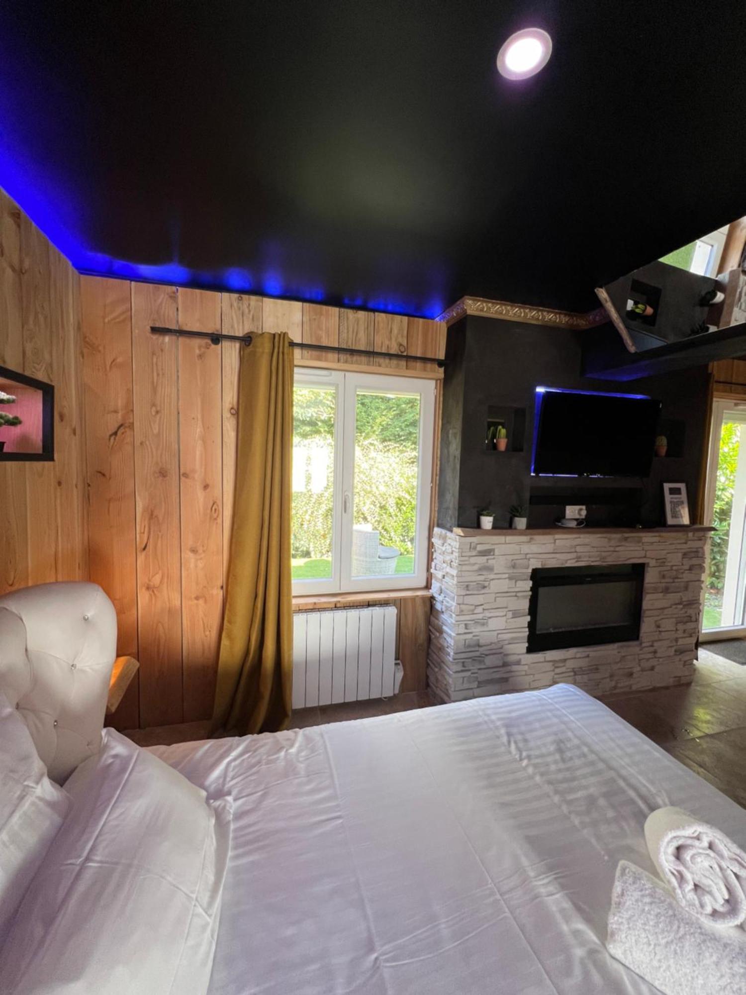 Le Lodge des Charmes 5 étoiles Leves Extérieur photo
