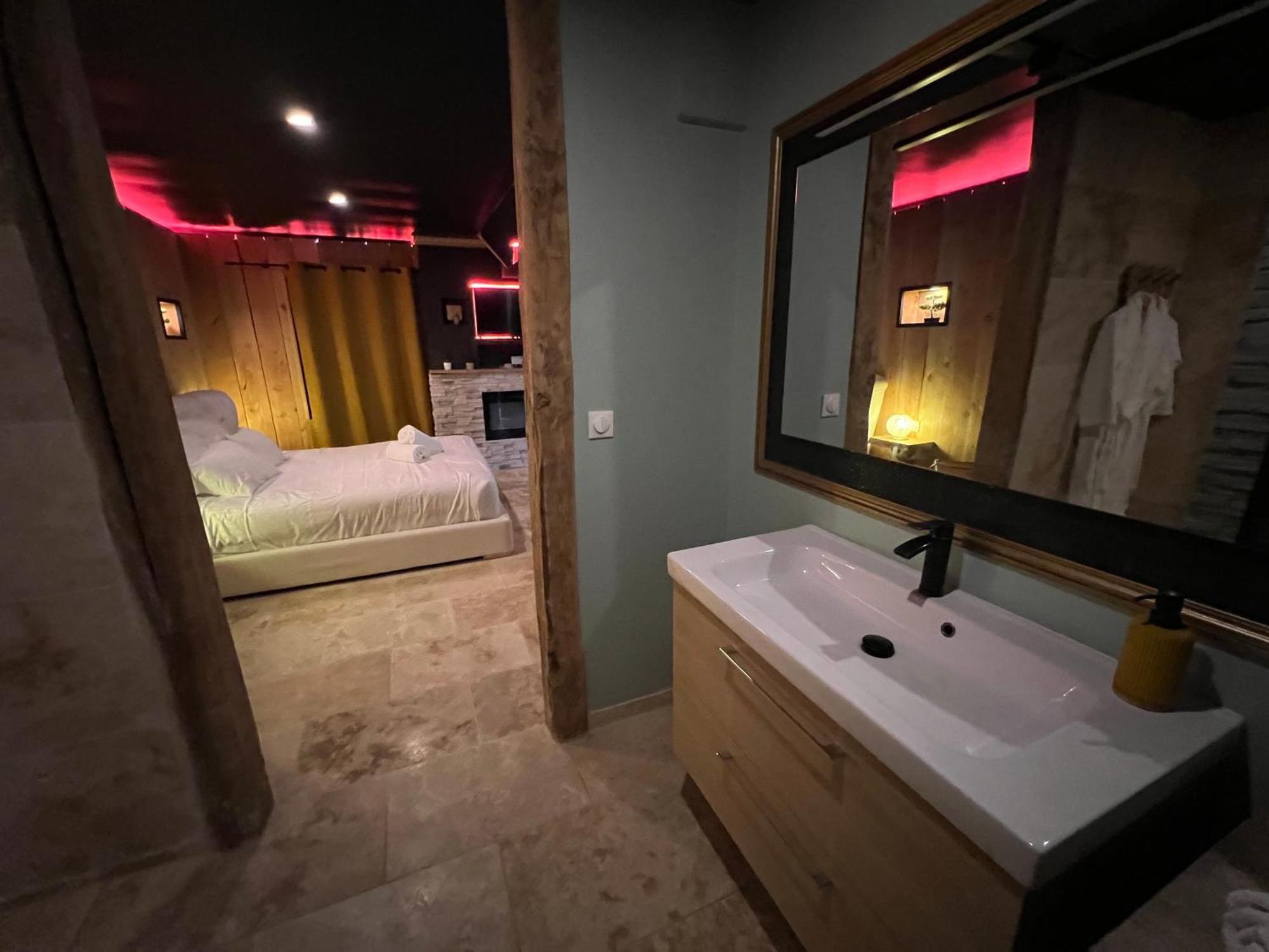 Le Lodge des Charmes 5 étoiles Leves Extérieur photo