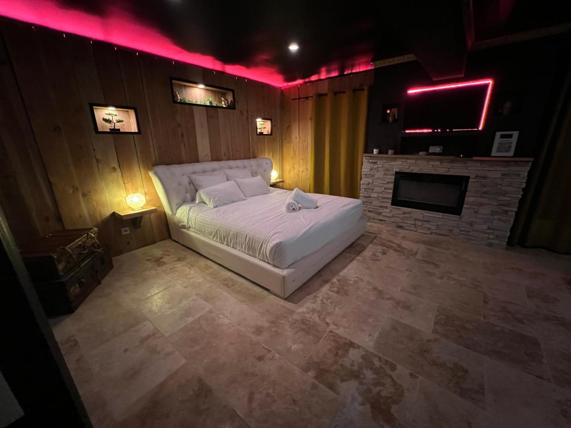 Le Lodge des Charmes 5 étoiles Leves Extérieur photo