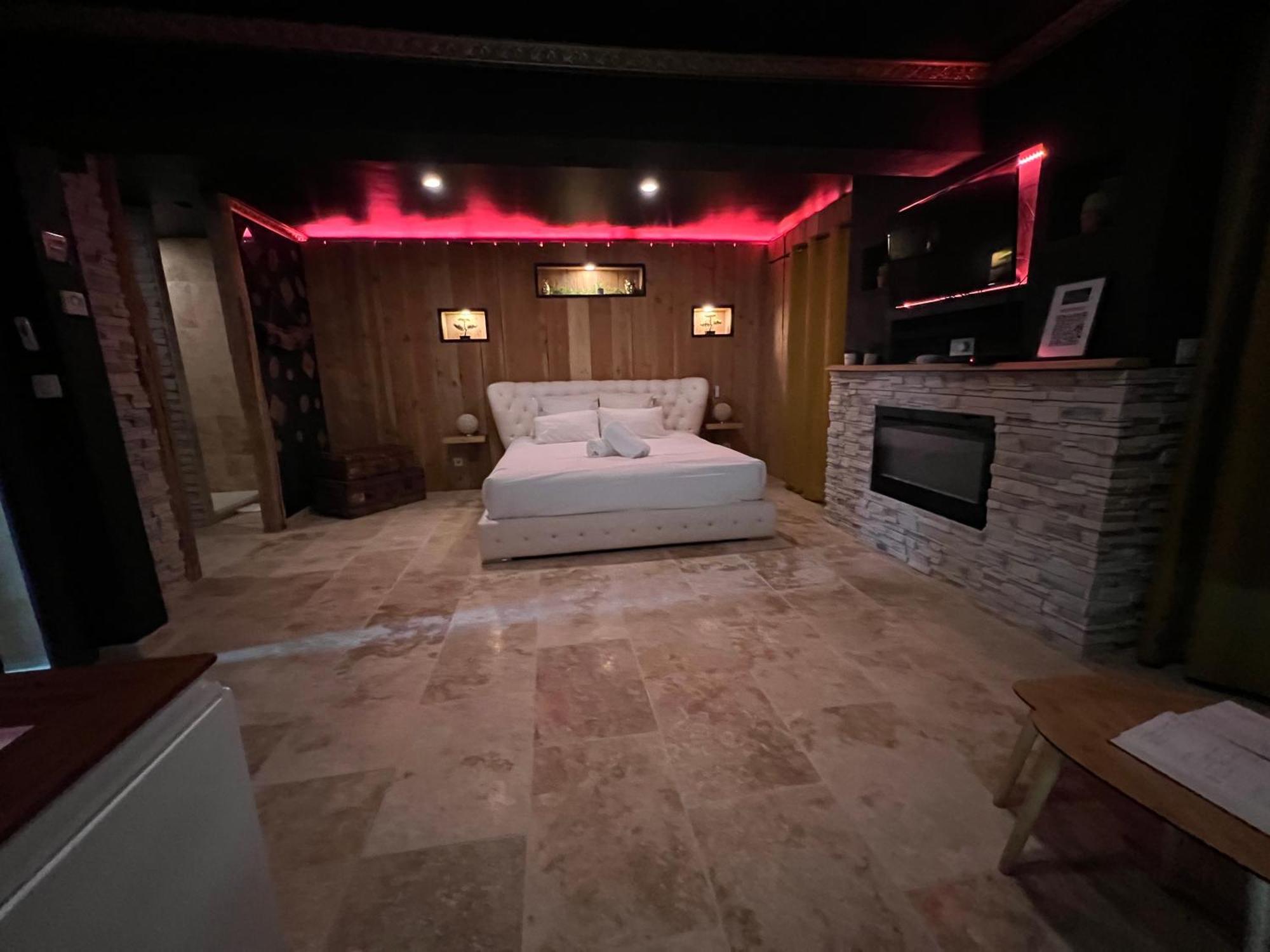 Le Lodge des Charmes 5 étoiles Leves Extérieur photo